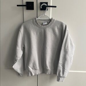 tna light grey perfect fit crewneck – size small